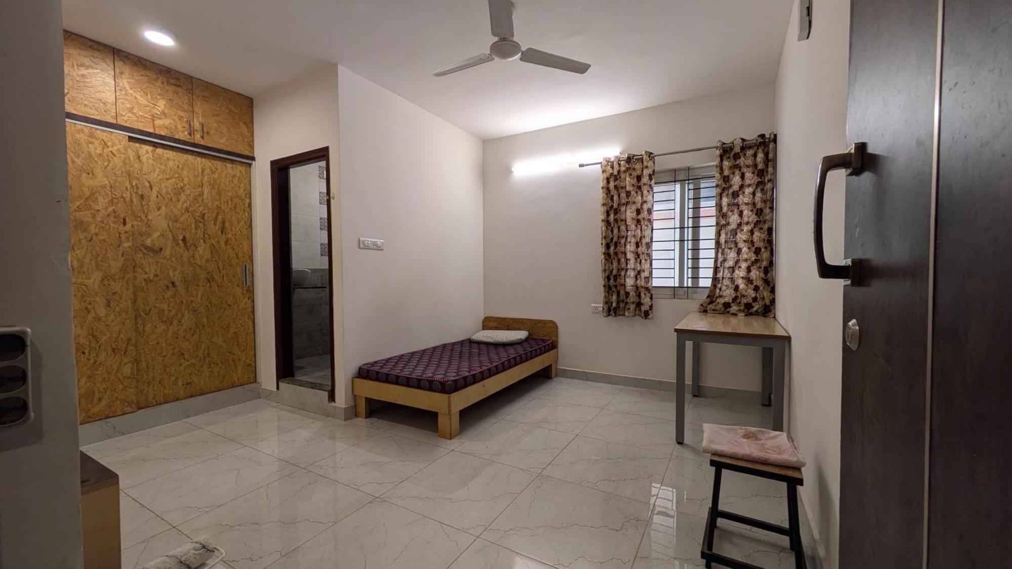Ashraya Hostel Bangalore Buitenkant foto